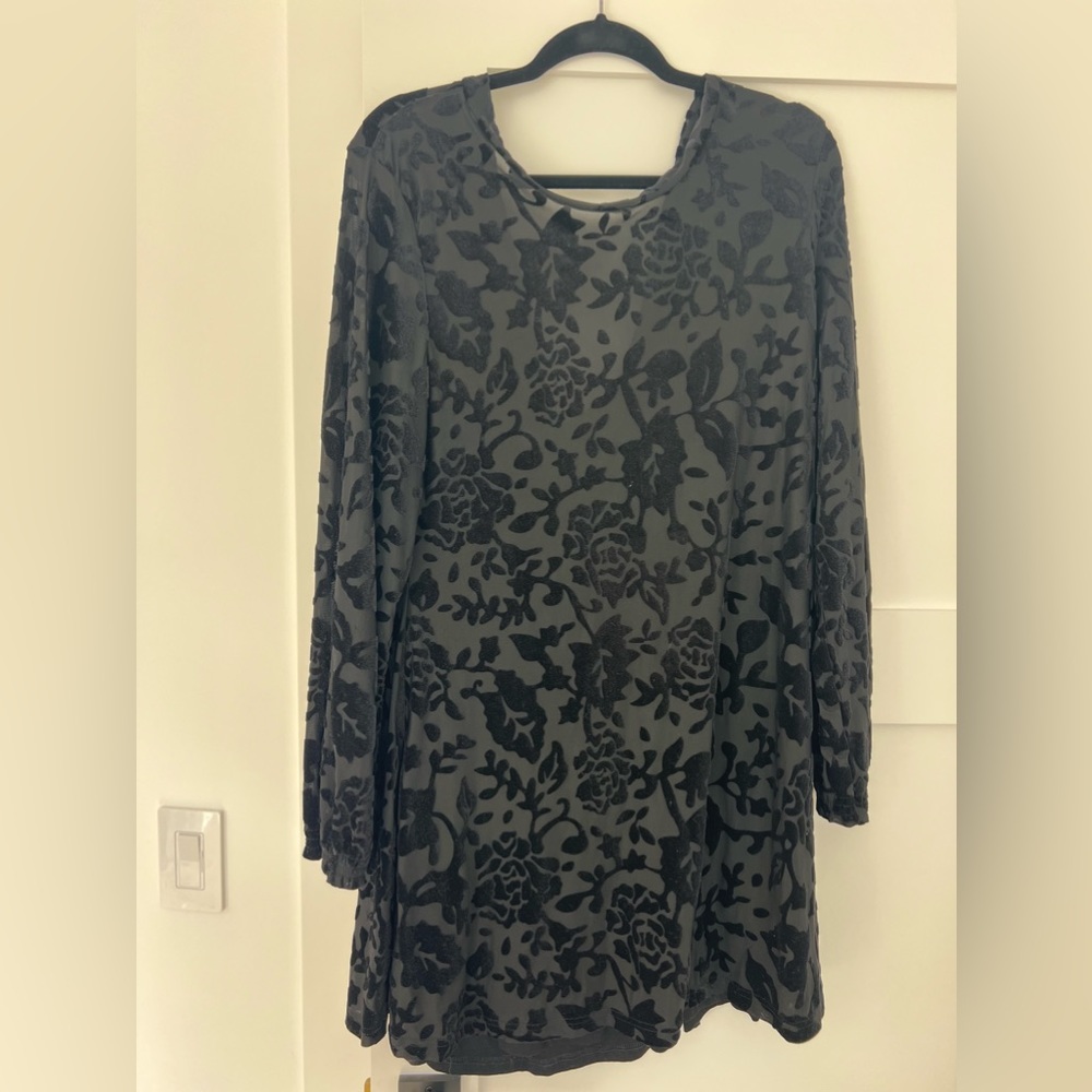 Knot Sisters black floral velvet mini dress size L